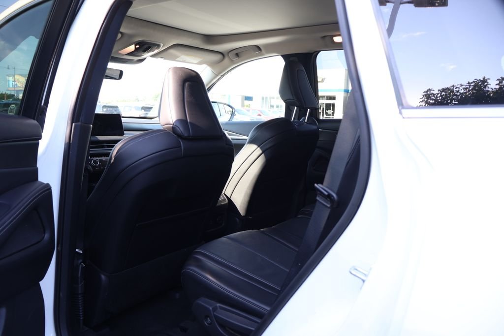 Used 2024 White INFINITI LUXE image 33