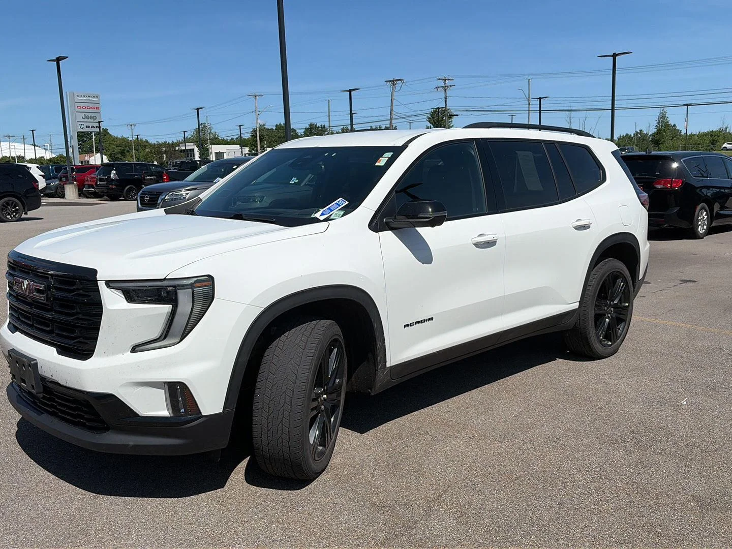 Used 2024 Summit White GMC AWD Elevation image 4