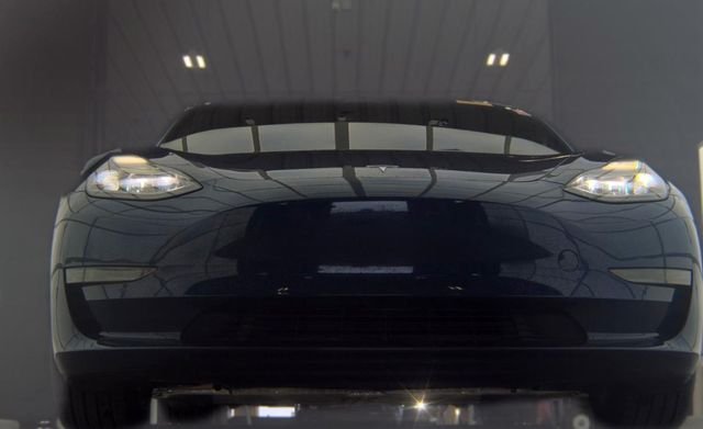Used 2022  Tesla Base image 3