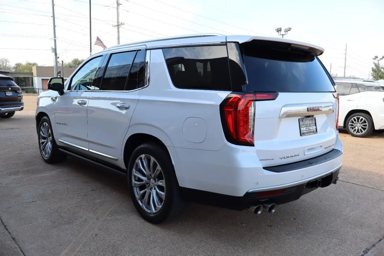 Used 2021 White Frost Tricoat GMC Denali image 4