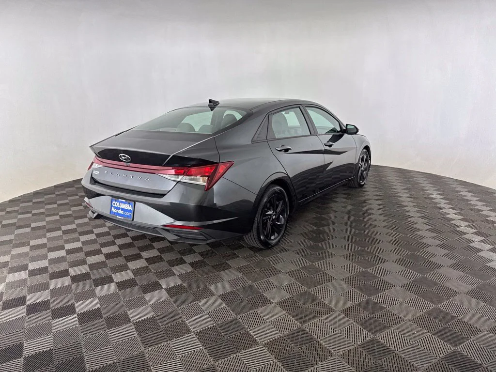 Used 2022 Gray Hyundai SEL image 5