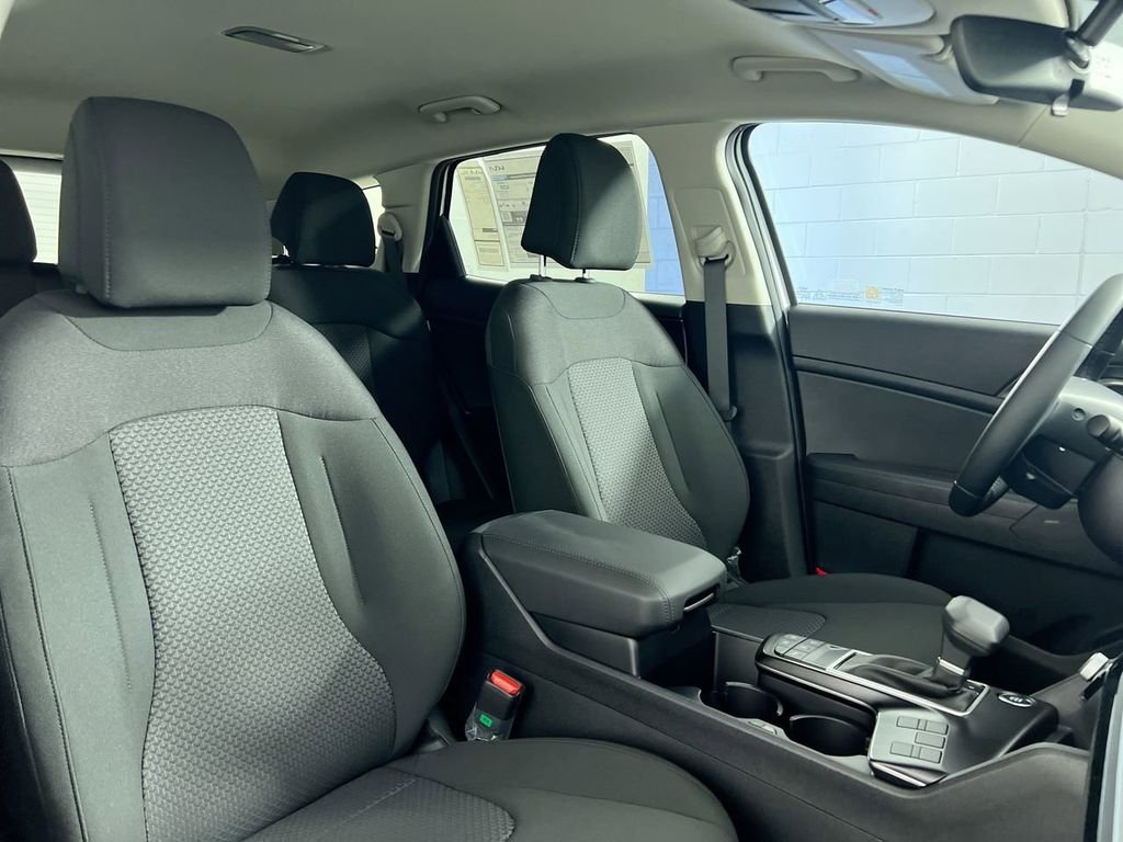 New 2026 Glacial White Pearl Kia LX image 29