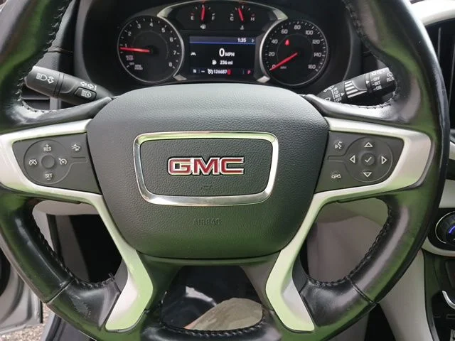 Used 2020 Silver GMC SLT image 40