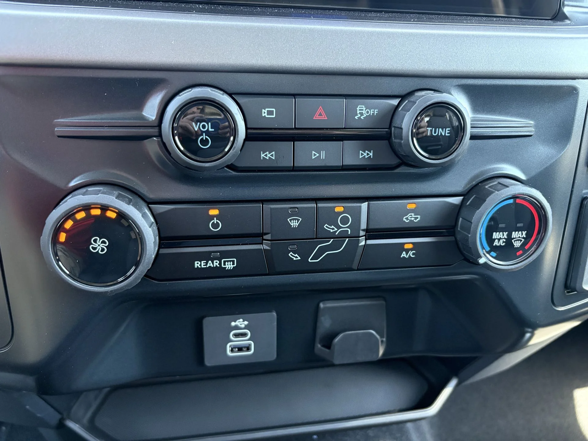 New 2026 Oxford White Ford XLT image 6