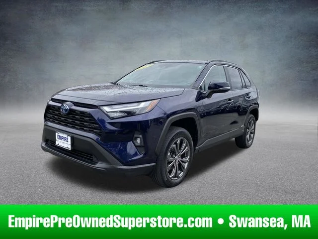 Used 2024  Toyota XLE Premium image 1