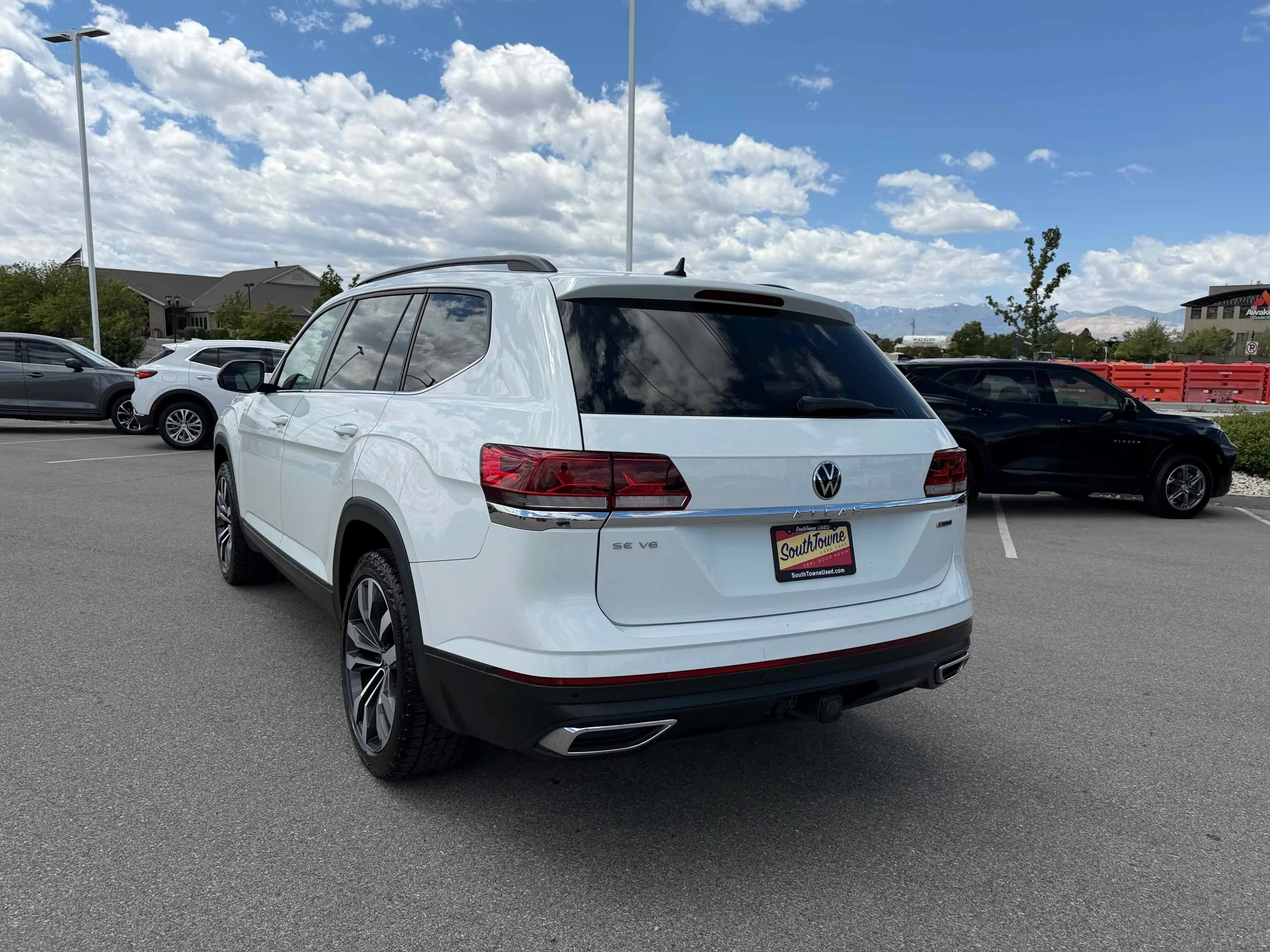 Used 2022 White Volkswagen 3.6L V6 SE w/Technology image 5