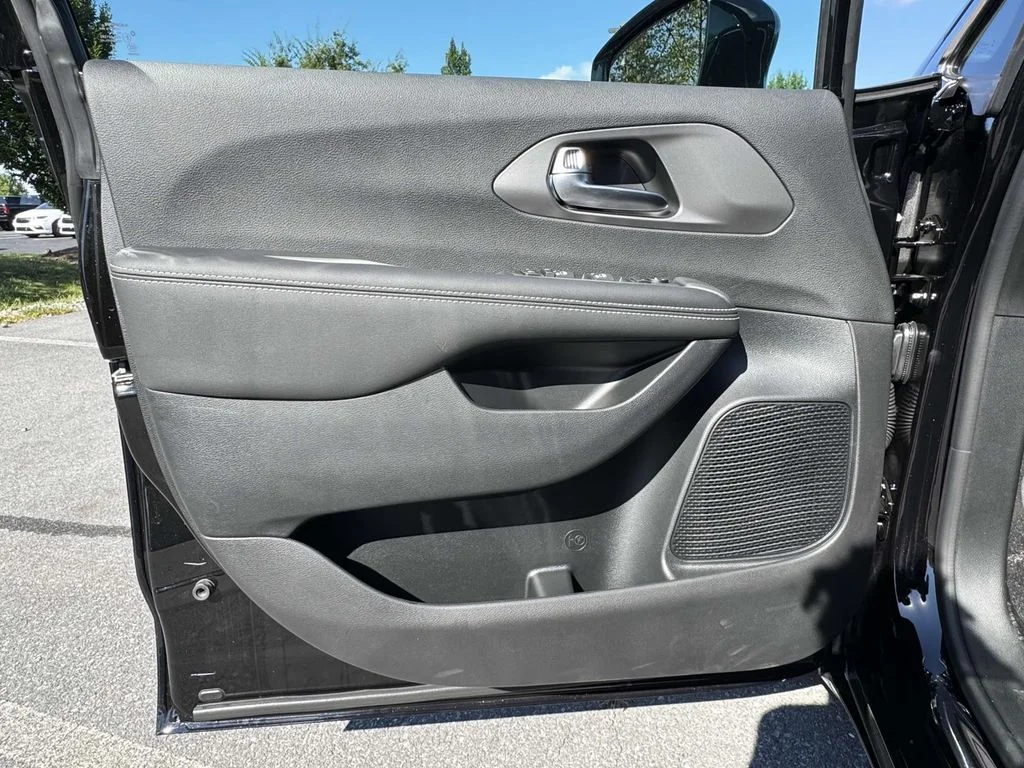 2026 Chrysler Voyager LX - Photo 26