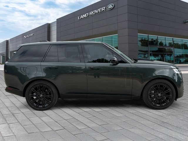 Used 2024  Land Rover SE image 6