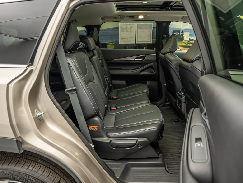 Used 2023 Warm Titanium INFINITI LUXE image 36