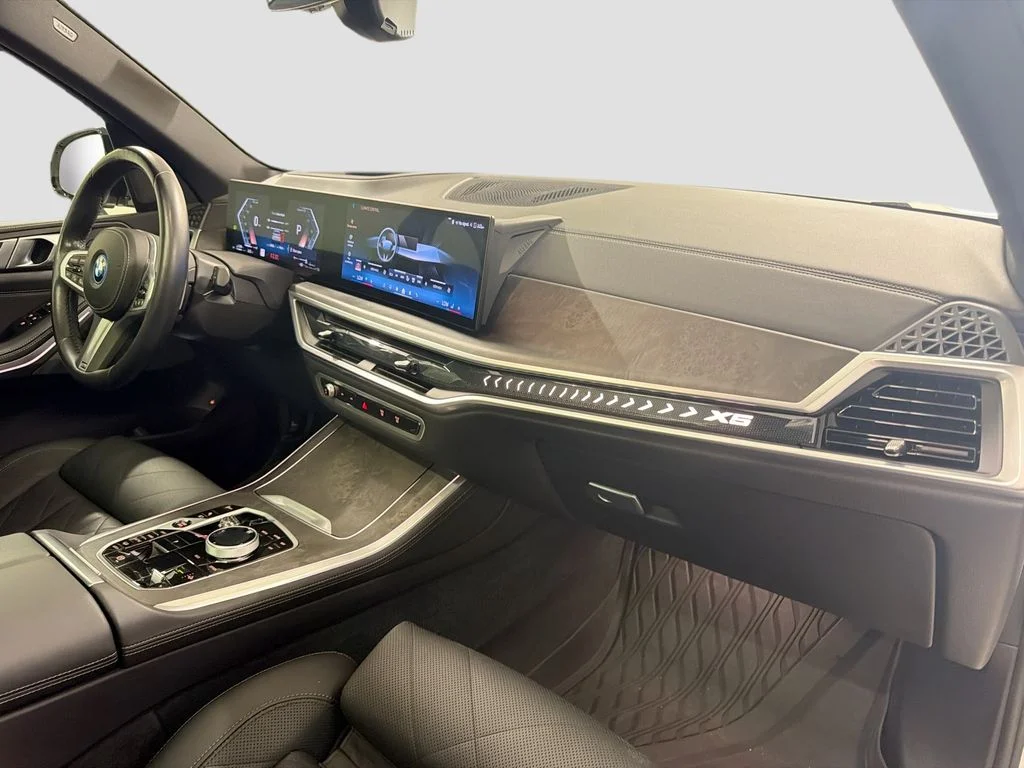 Used 2024 Alpine White BMW xDrive50e image 31