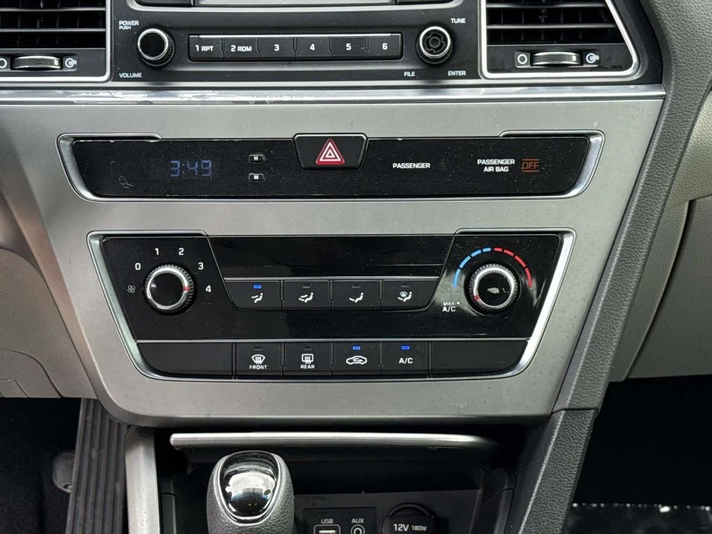 Used 2015 Silver Hyundai SE image 20