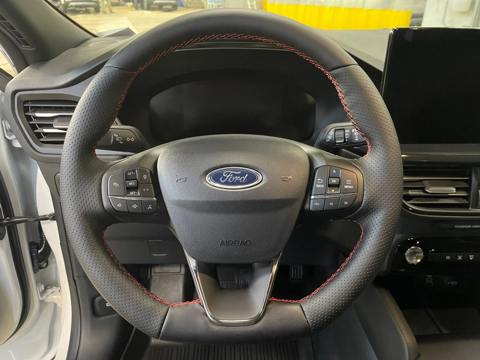 New 2026 Star White Metallic Tri-Coat Ford ST-Line Select image 17