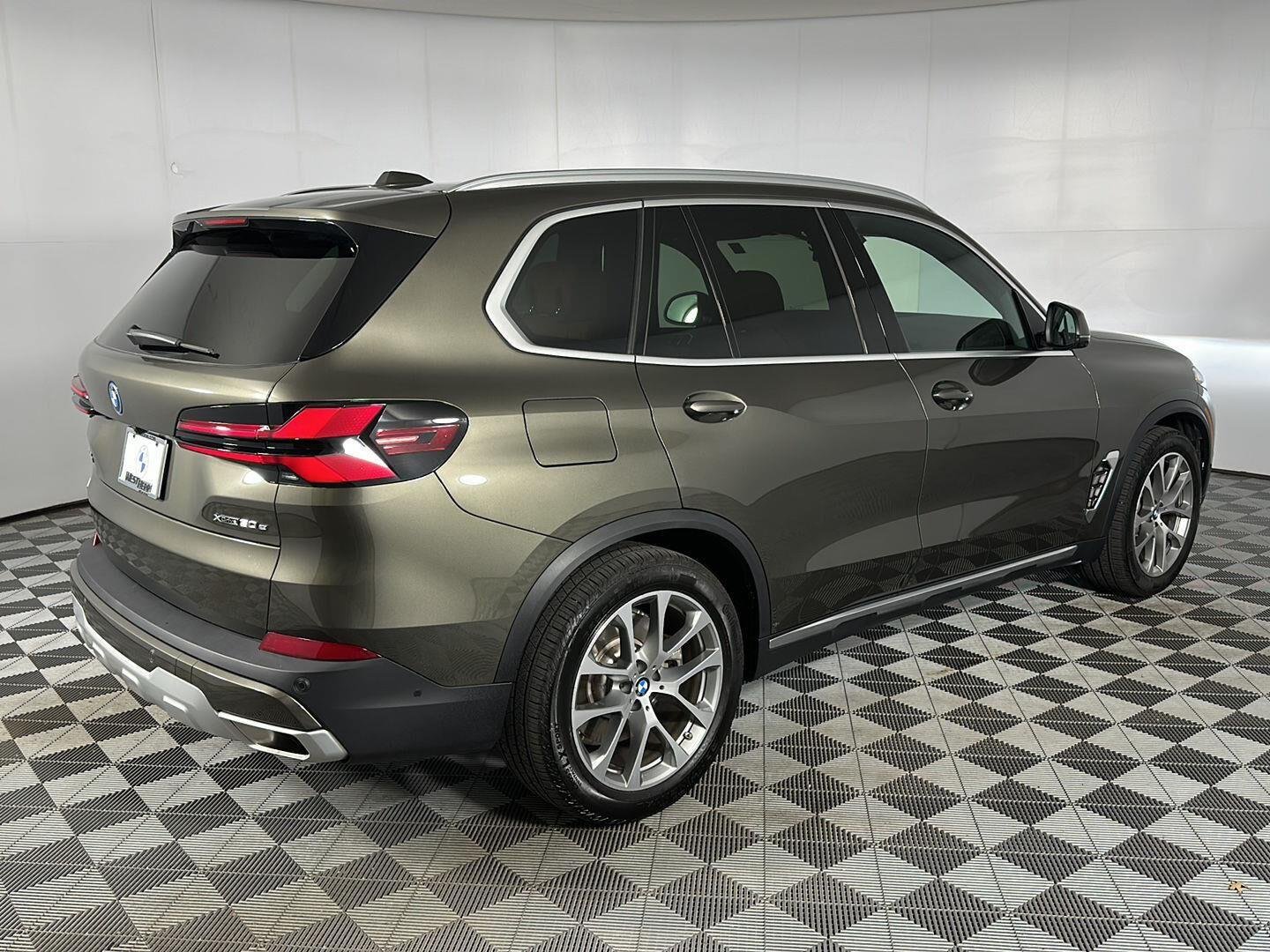 New 2026 Manhattan Green Metallic BMW xDrive50e image 5