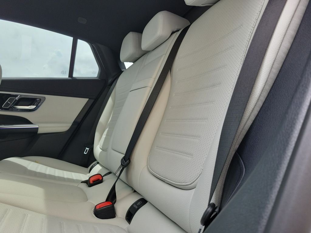 New 2027 MANUFAKTUR Moonlight White Metallic Mercedes-Benz GLC 300 image 10