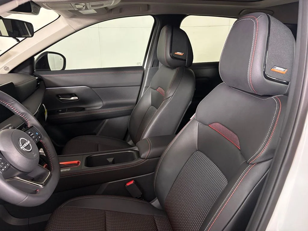 New 2026 Aspen White TriCoat / Super Black Two-tone Nissan SR image 18