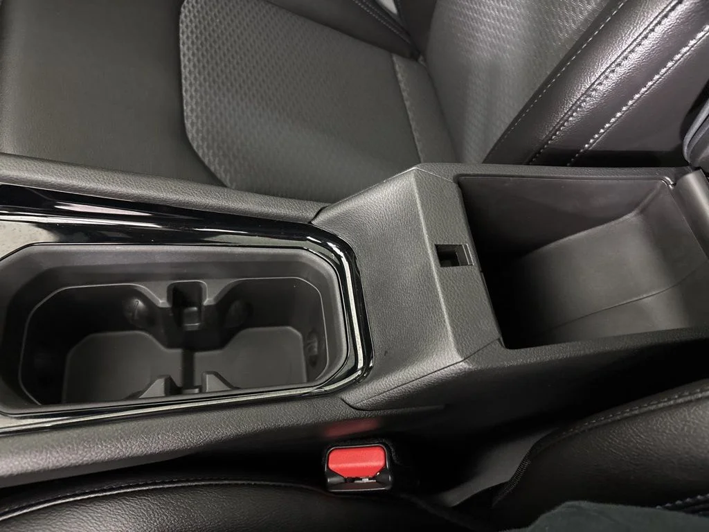 New 2026 White Jeep Latitude image 32
