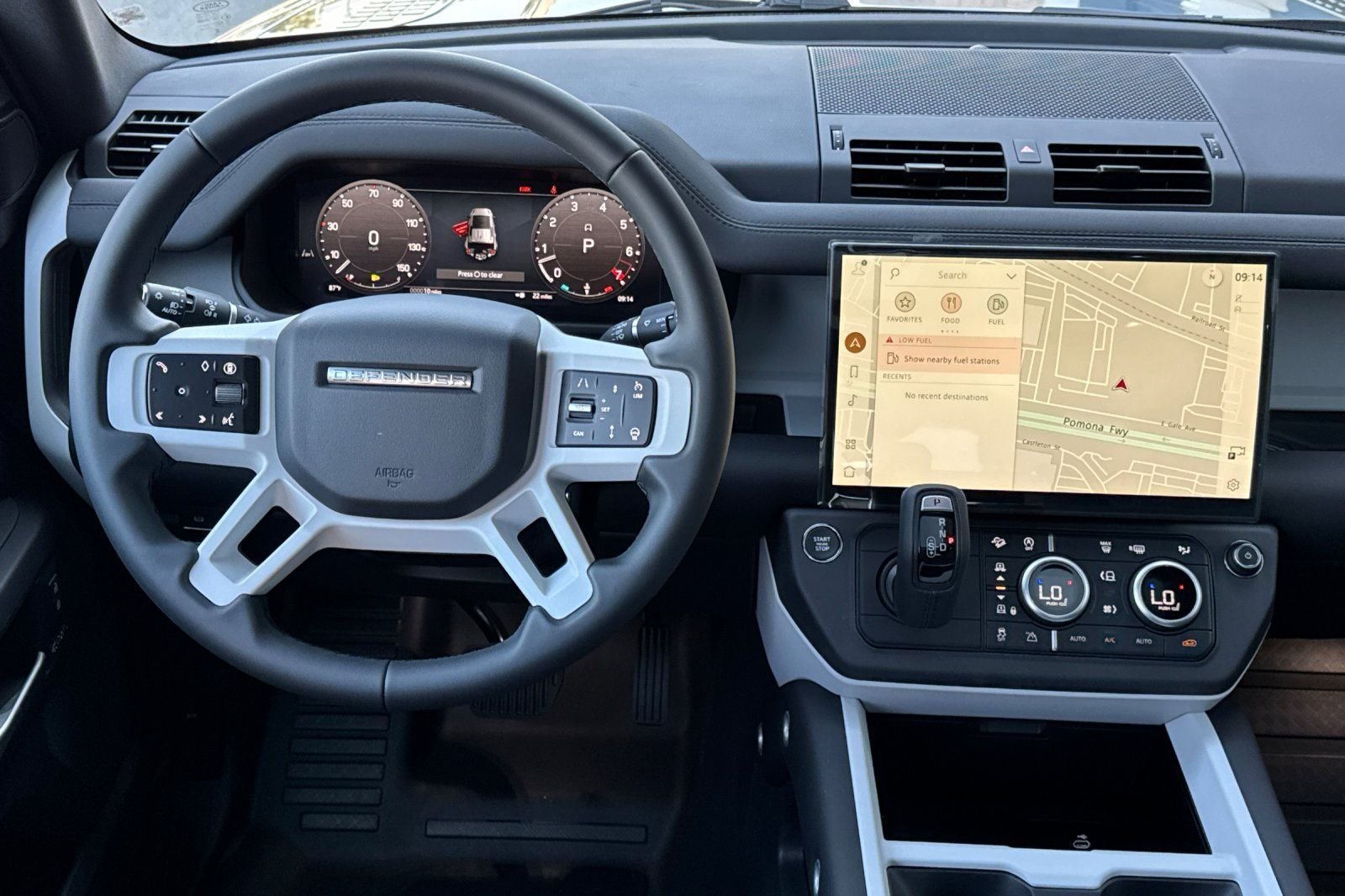 New 2026 Tasman Blue LAND ROVER X-Dynamic SE image 15