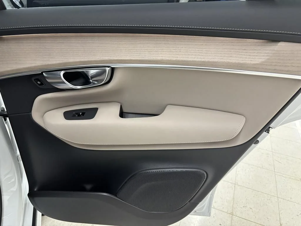 2026 Volvo XC90 Plus - Photo 15