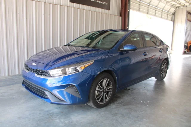 Used 2023 Blue Kia LXS image 4