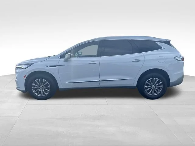 Used 2024 Summit White Buick Essence image 2
