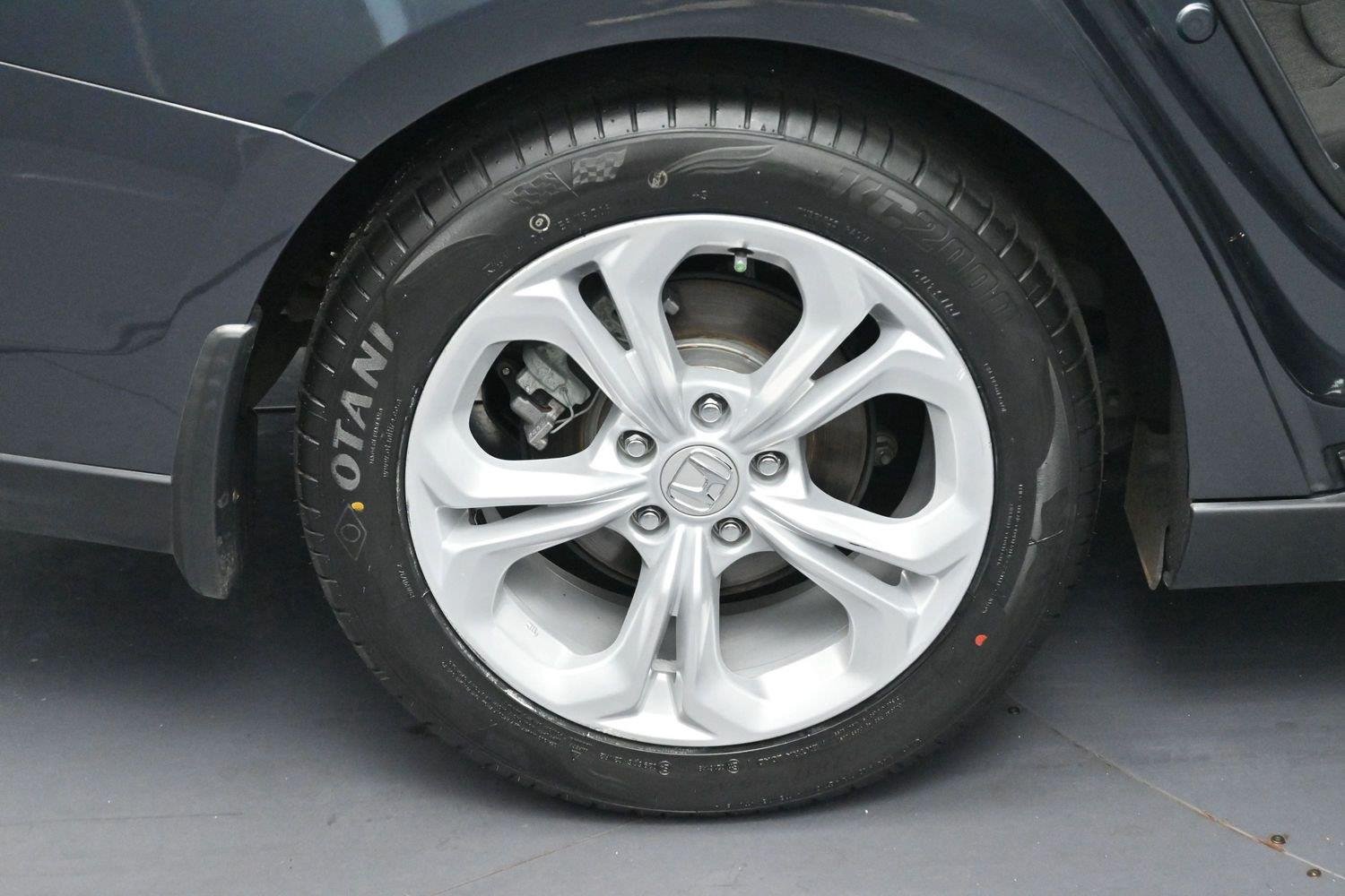 Used 2024 Meteorite Gray Metallic Honda LX image 29