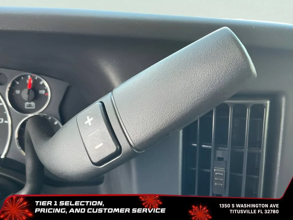 Used 2025 Summit White Chevrolet 1LT image 26