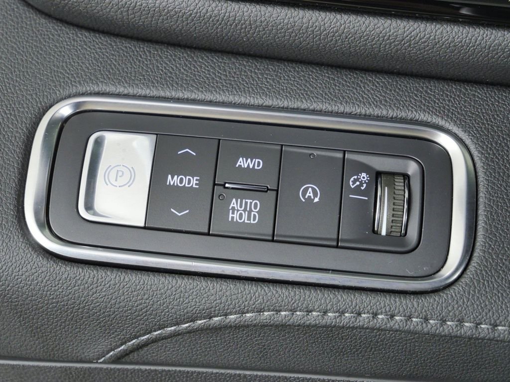 Used 2025 White Buick Avenir image 40