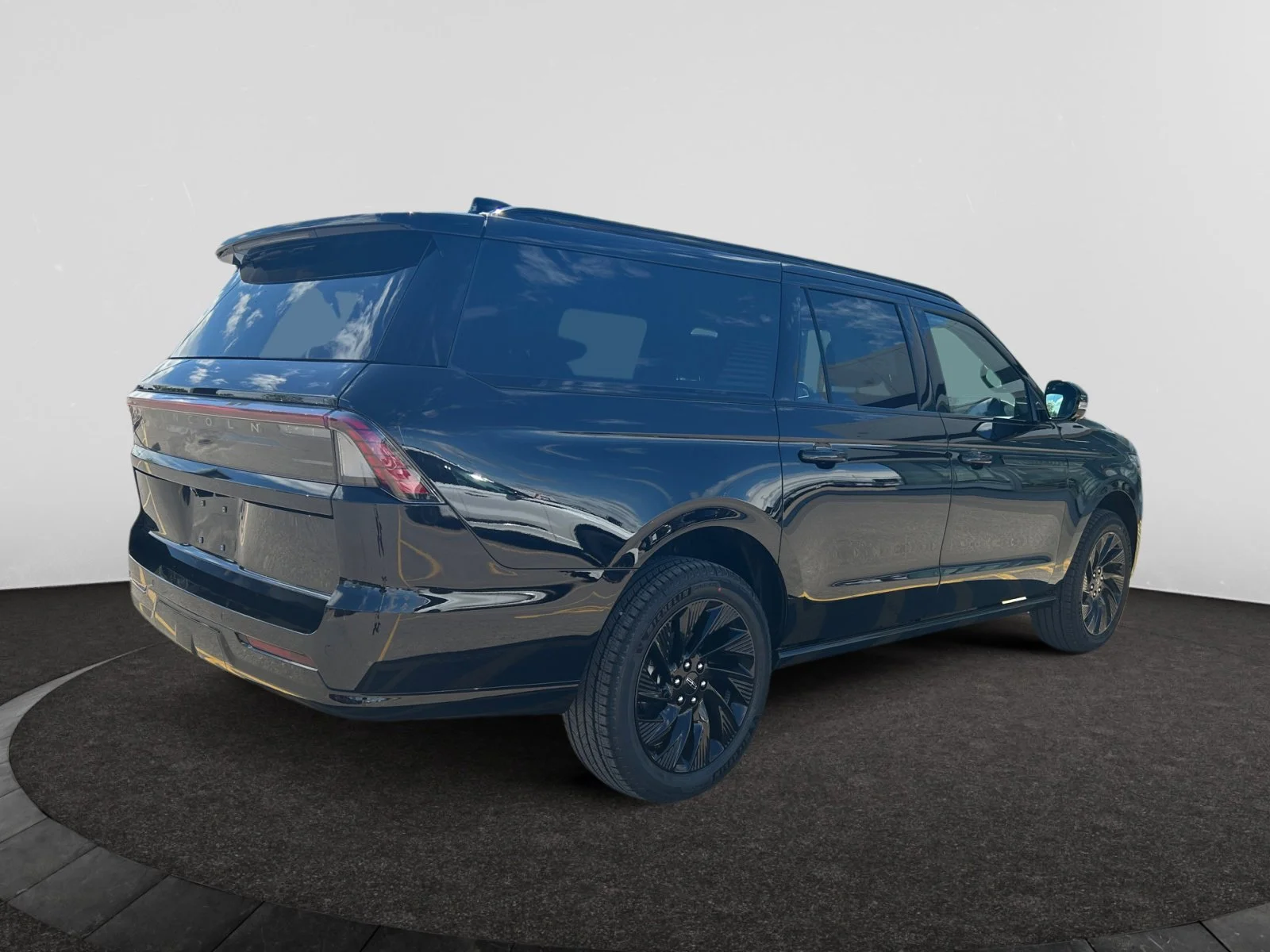 New 2026 Infinite Black Metallic Clearcoat Lincoln Reserve image 5