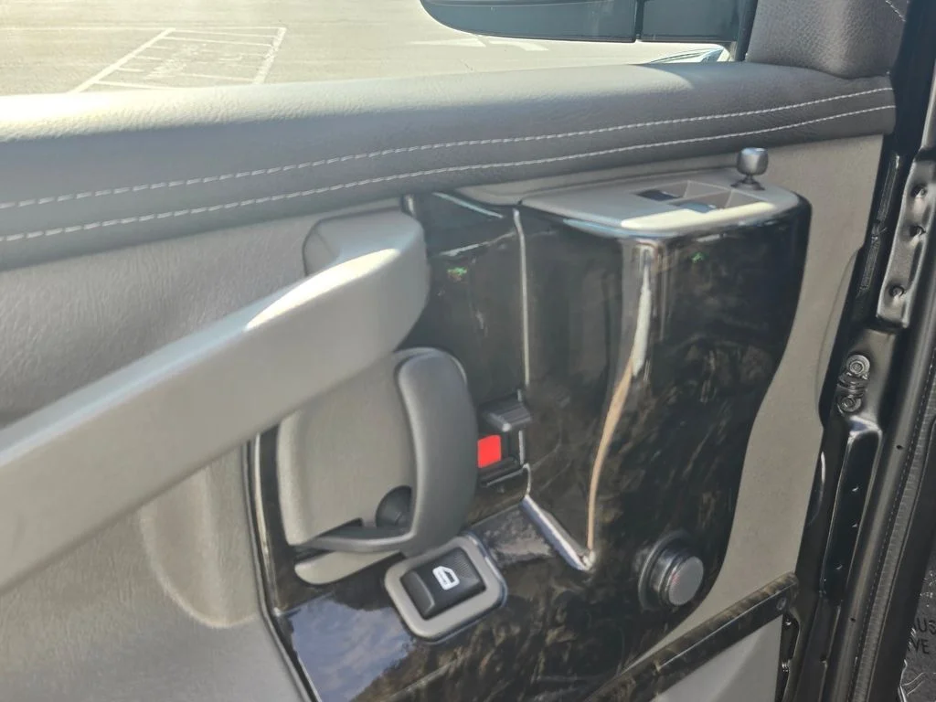 Used 2022 Black Chevrolet Explorer Limited SE image 14