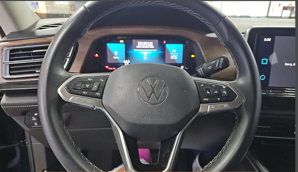 Used 2024 Black Volkswagen 2.0T SE w/Technology image 29