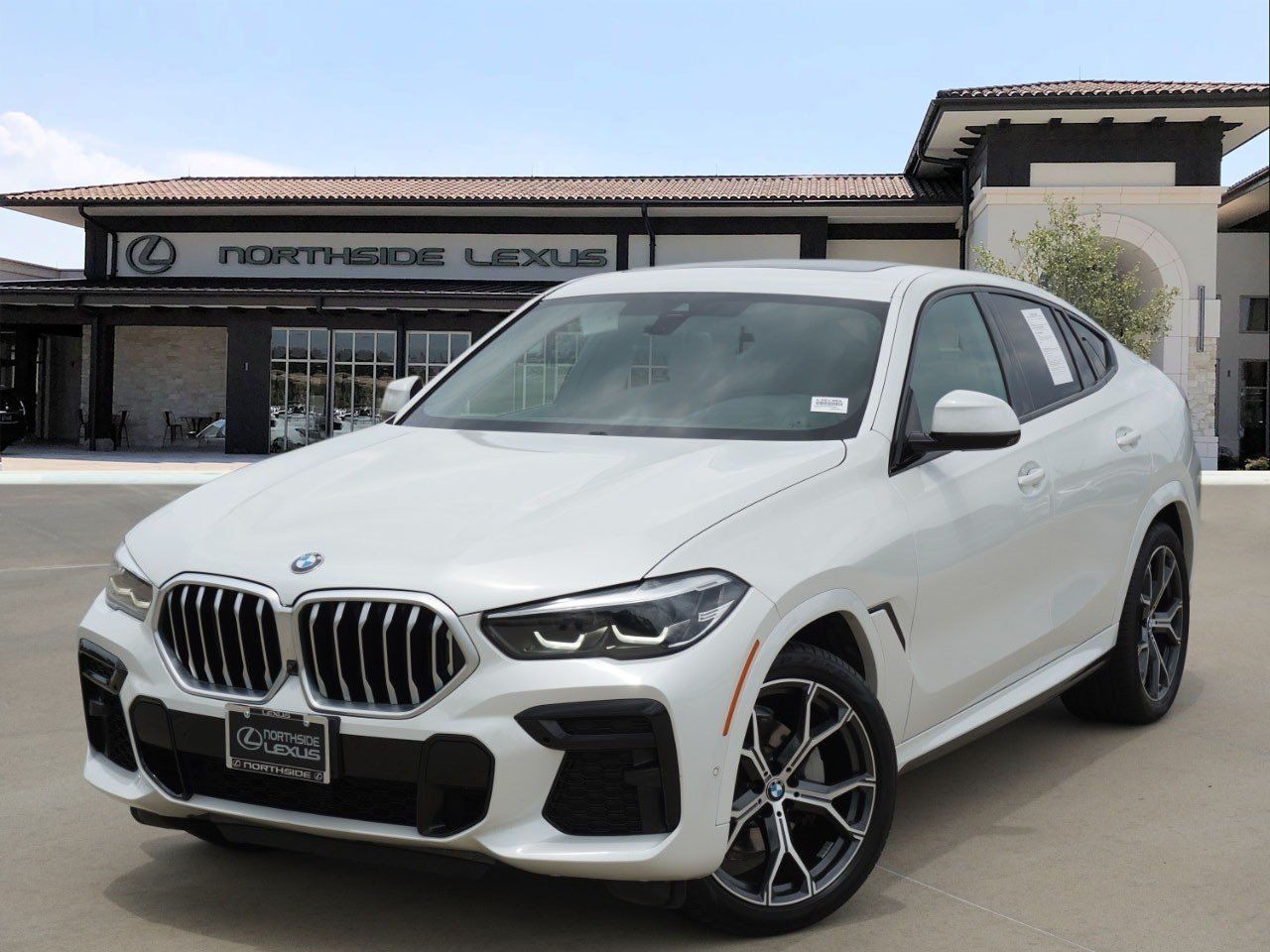 Used 2022 White BMW xDrive40i image 1