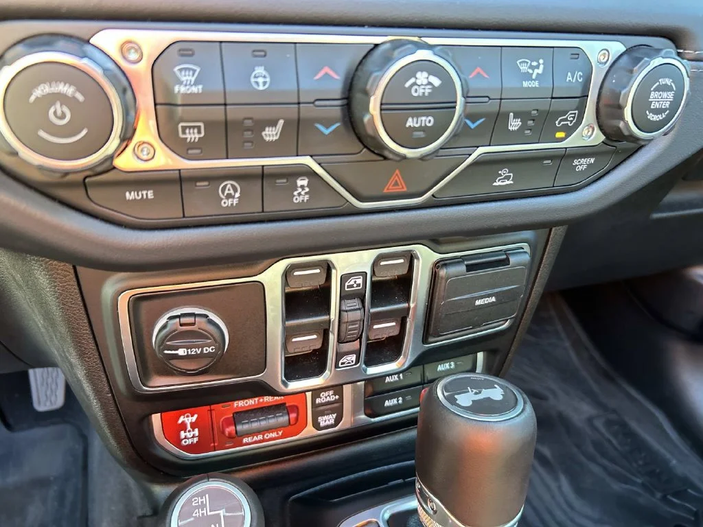 Used 2025 Green Jeep Rubicon image 46