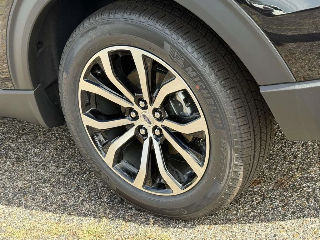 New 2026 Agate Black Metallic Ford ST-Line image 9