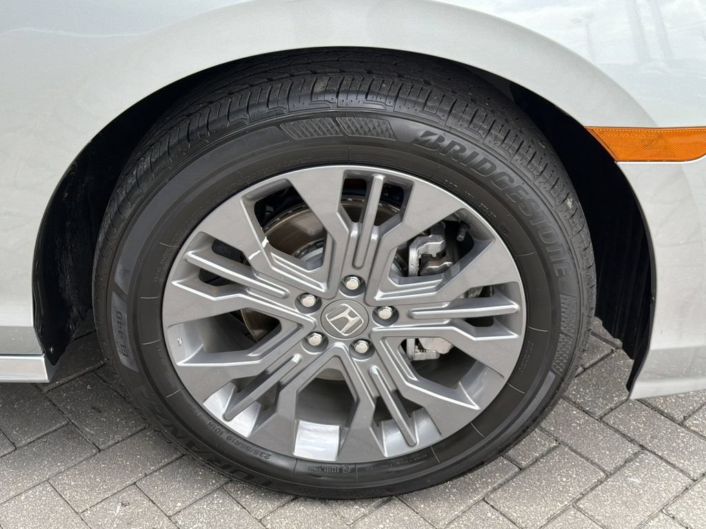2025 Honda Odyssey Touring - Photo 10