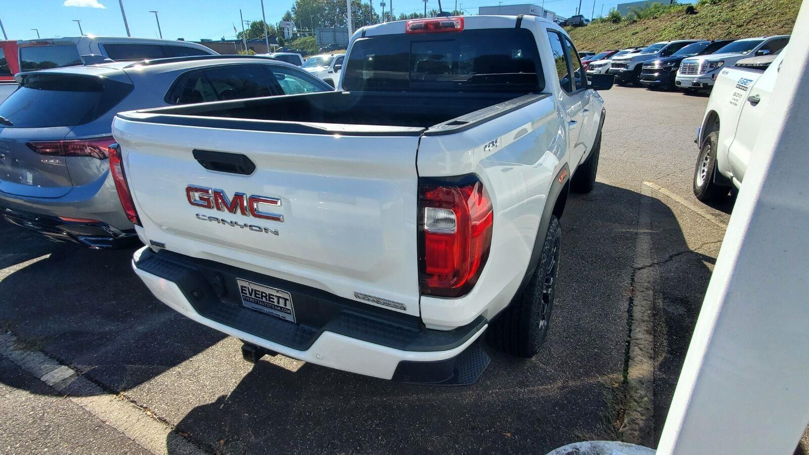 Used 2025 Summit White GMC Elevation image 9