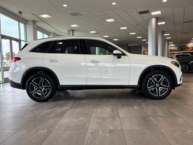 New 2026 Polar White Mercedes-Benz GLC 300 image 3