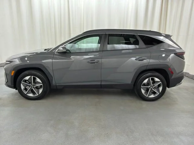 Used 2025 Gray Hyundai SEL Convenience image 3