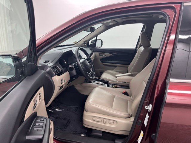 Used 2022 Red Honda Touring image 12