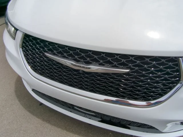 2026 Chrysler Pacifica Select - Photo 31