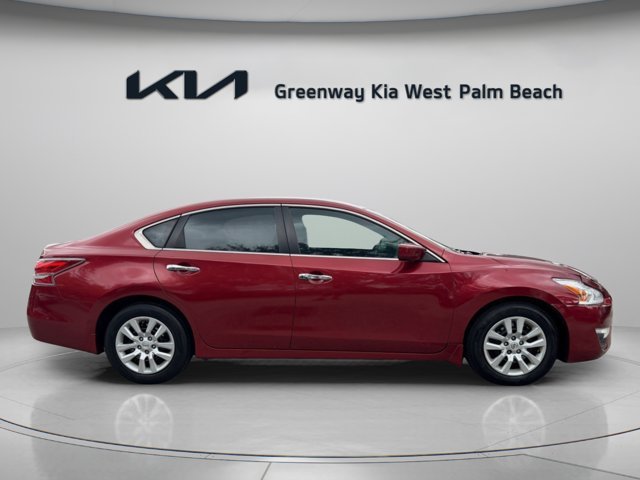 Used 2015 Red Nissan 2.5 S image 8