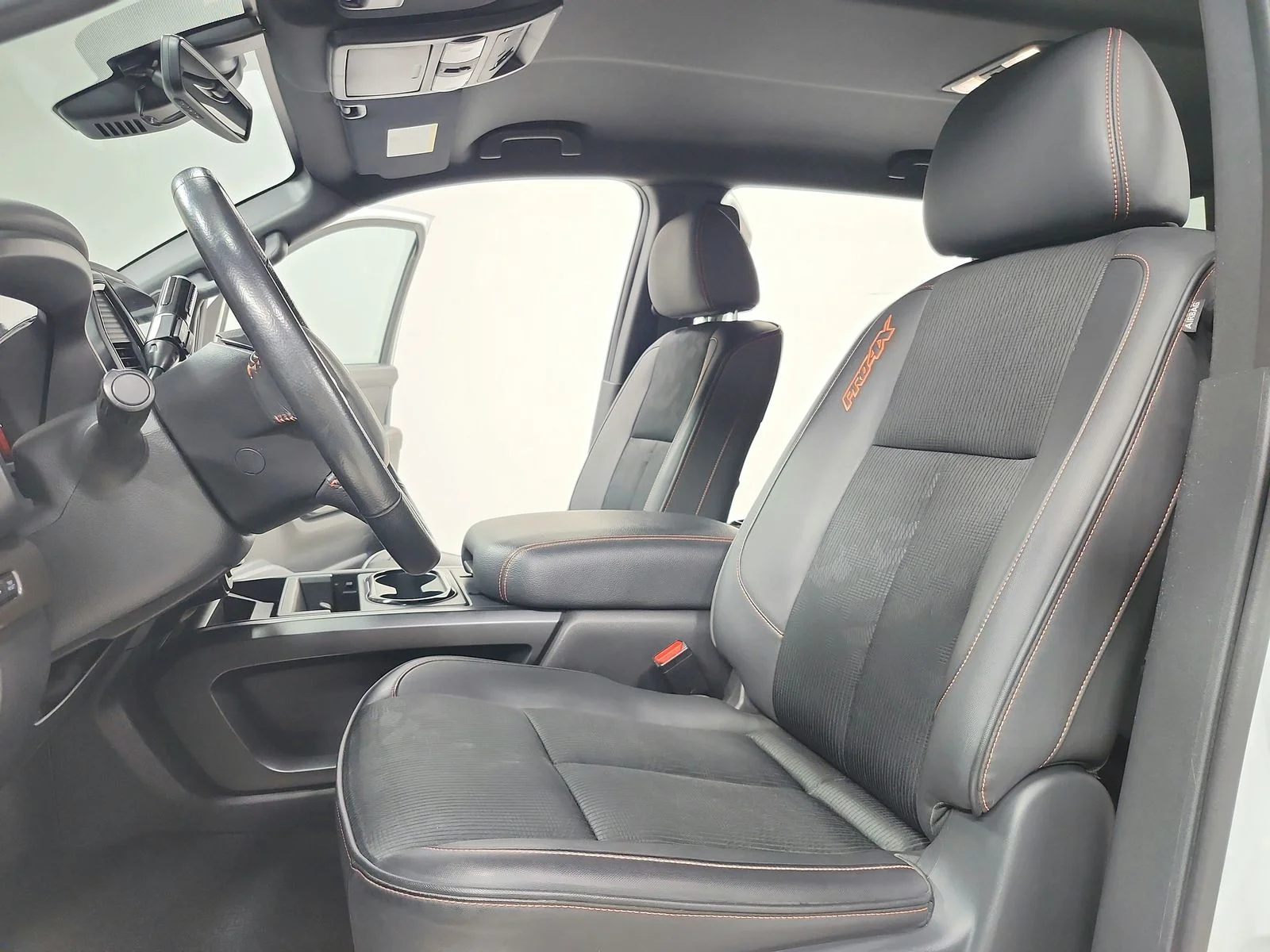 Used 2023 White Nissan PRO-4X image 19