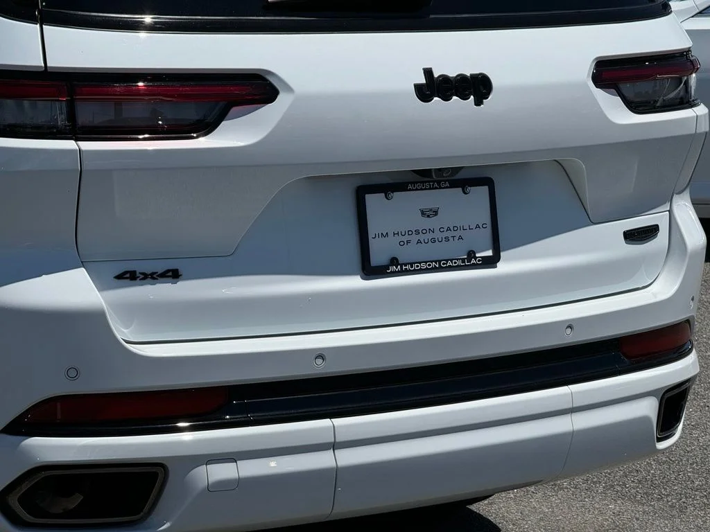 Used 2025 White Jeep Summit image 9