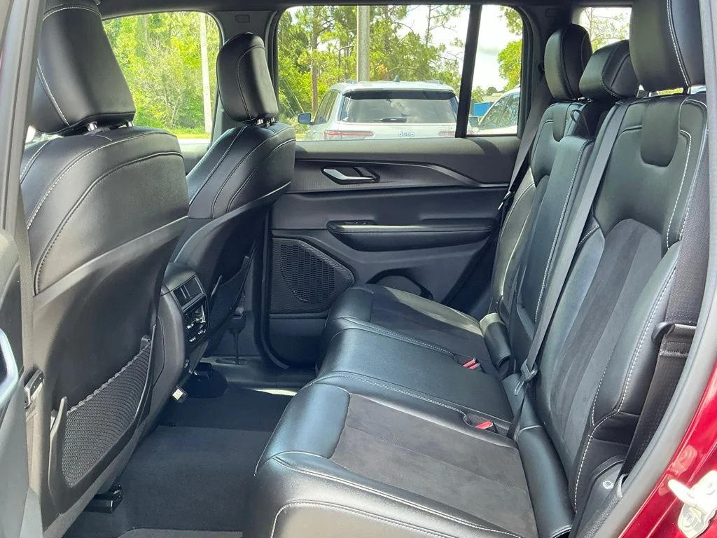 Used 2024 Red Jeep Altitude image 26