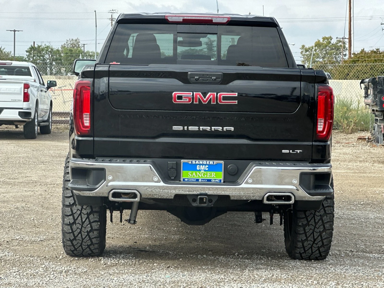 New 2026 Onyx Black GMC SLT image 5