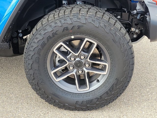 New 2027 Hydro Blue Pearl-Coat Paint Jeep Mojave image 7
