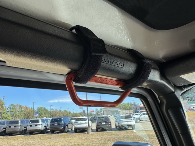 Used 2025 Bright White Clearcoat Jeep Mojave image 24