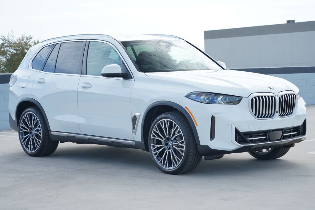 New 2026 Alpine White BMW sDrive40i image 3