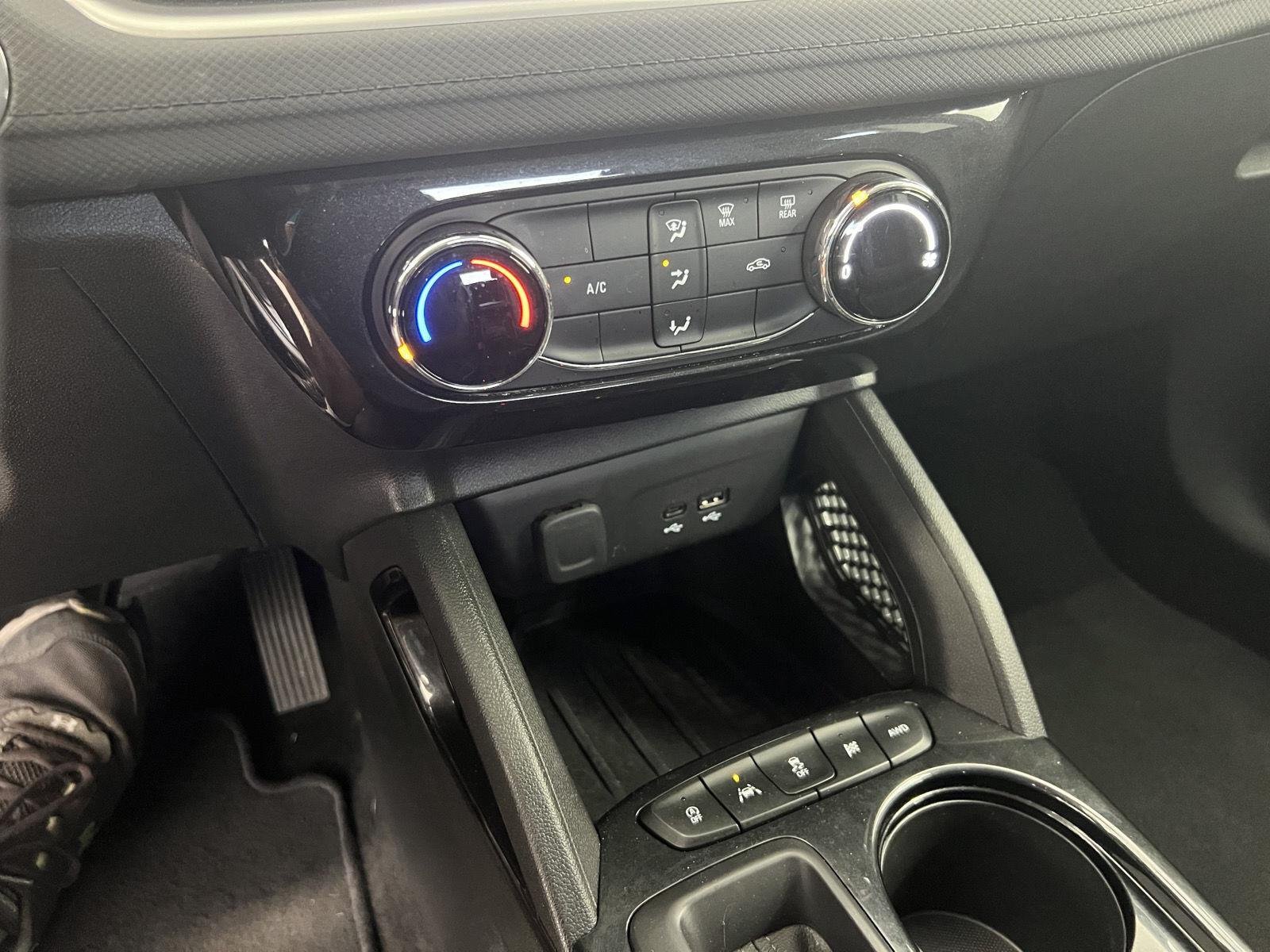 Used 2025 Sterling Gray Metallic Chevrolet LT image 18