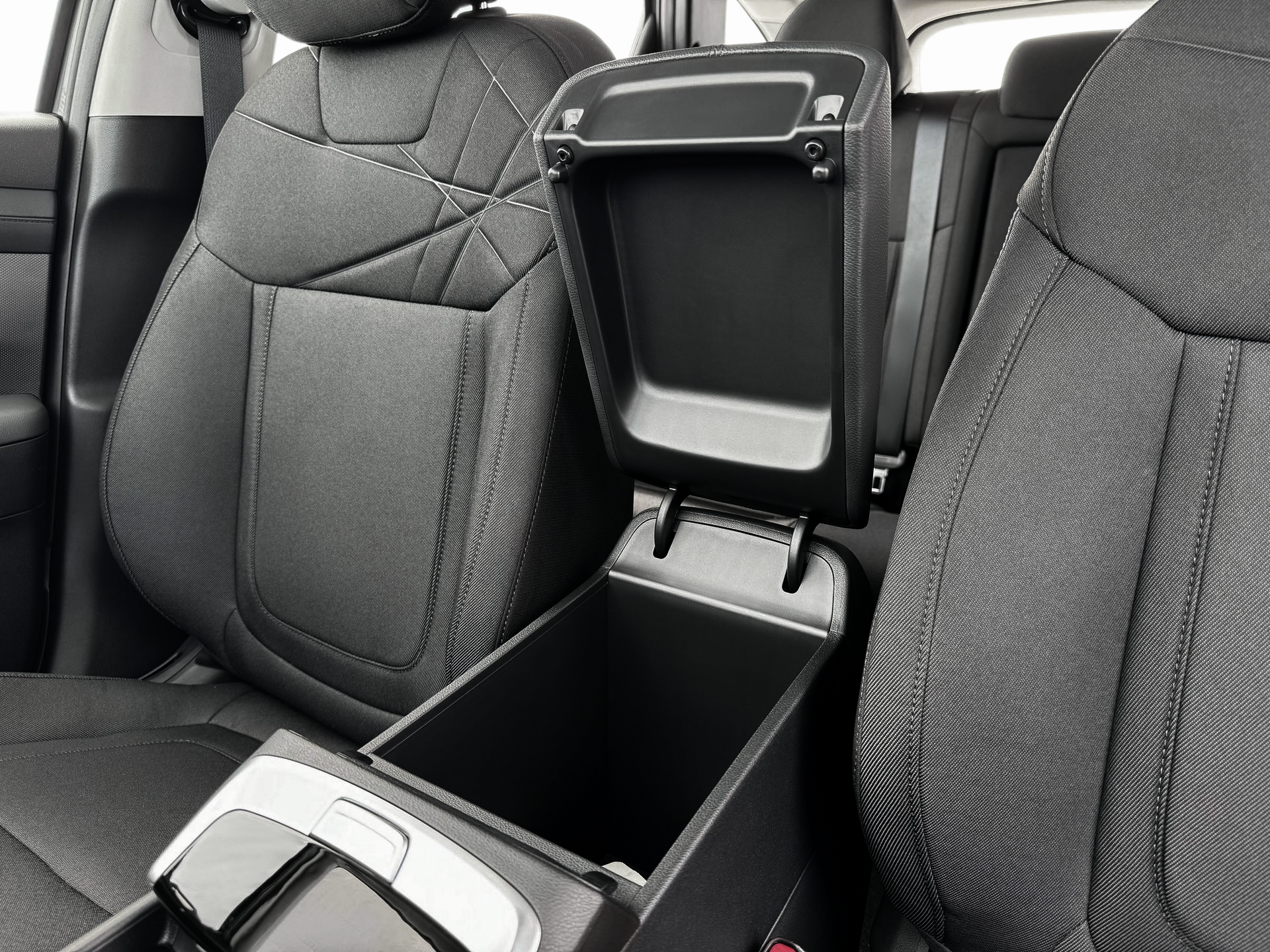 2025 Hyundai Tucson SE - Photo 18