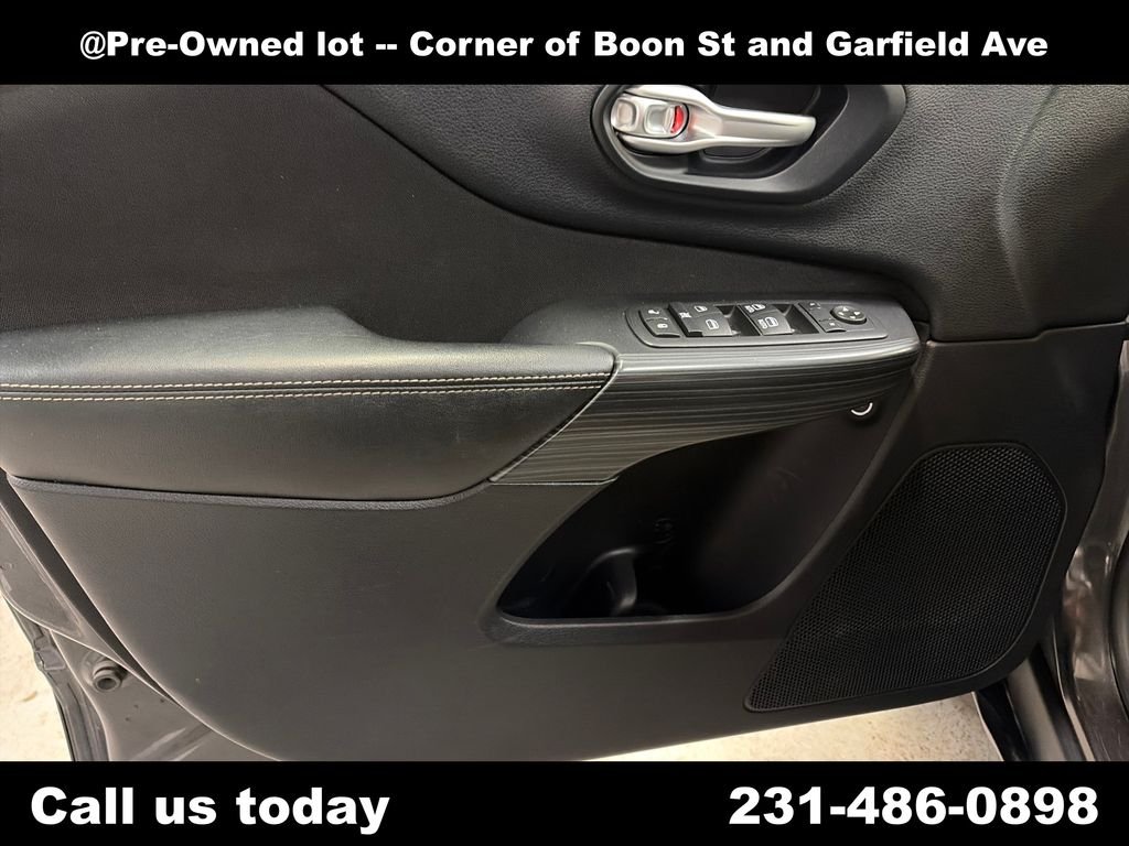 Used 2016 Gray Jeep Altitude image 15